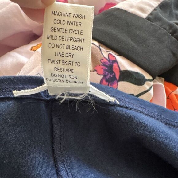 Vasna Womens Maxi Dress Sz Small Bandana Print Blue Fitted Classic Feminine - Picture 12 of 15